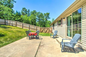 Sunny Wisconsin Dells Apt with Deck and Fire Pit!